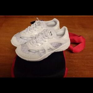 Nfinity vengeance y10 cheer shoes